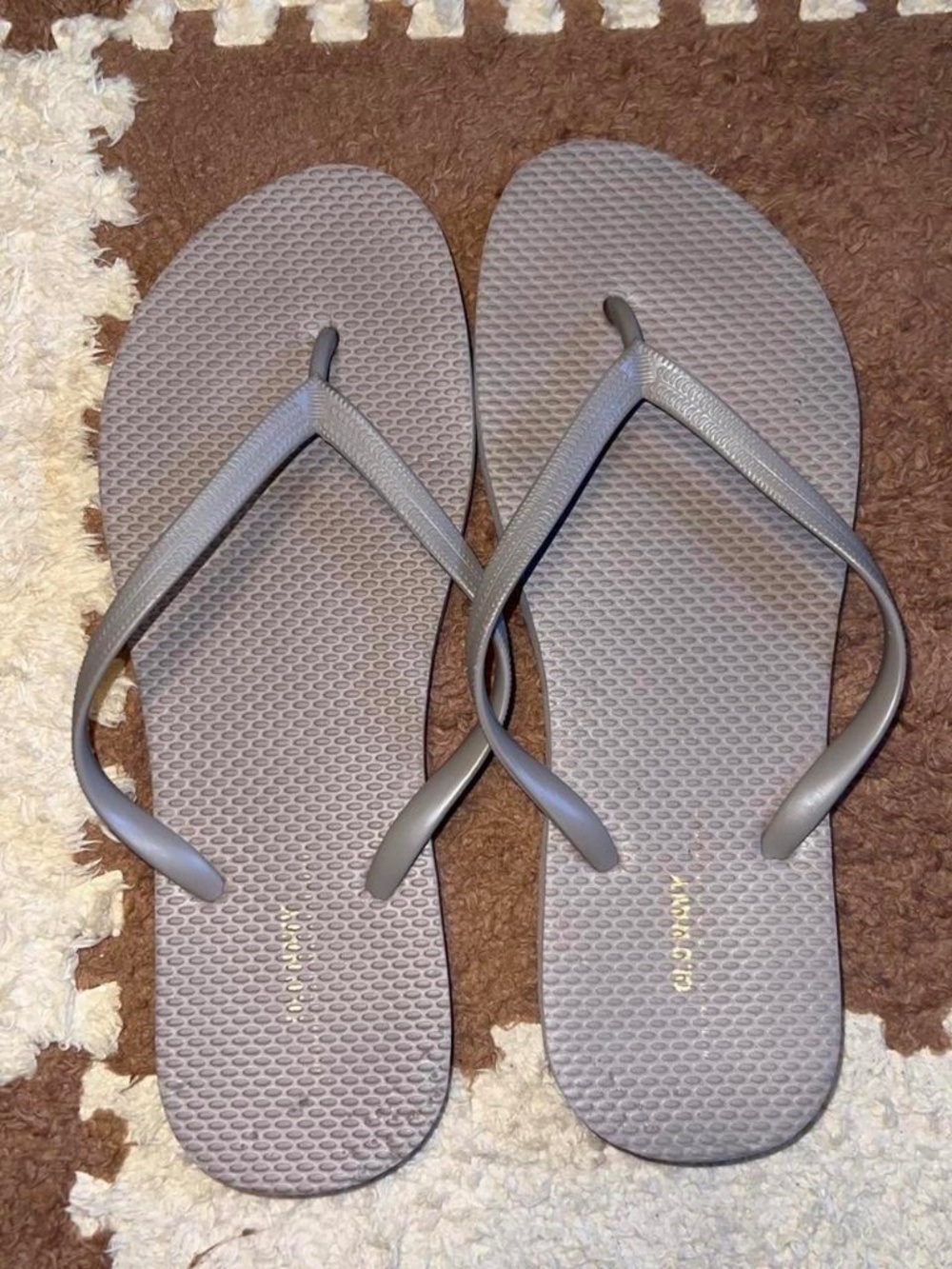 Old Navy Women's Grey Flip flops